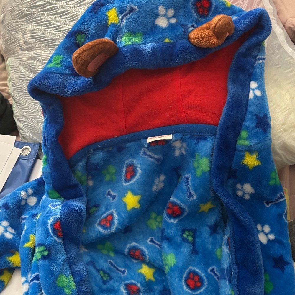 Cozy 6T boy (2) robes with special hoods (paw patrol and a shark)